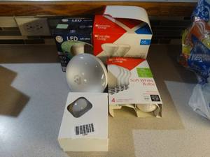 lot 1282 image: Lot of various light bulbs