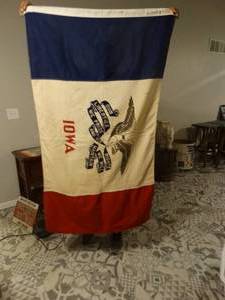 lot 1325 image: IOWA 3 x 5 flag