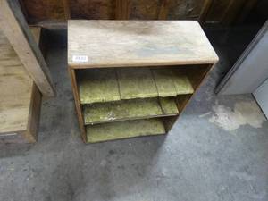 lot 1370 image: Wood bookshelf