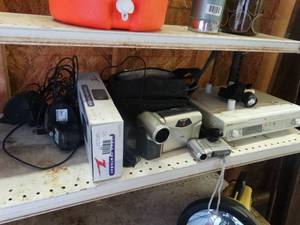 lot 1388 image: Lot of assorted electronics