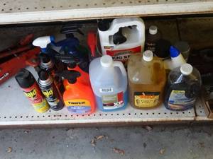 lot 1395 image: Lot of assorted chemicals