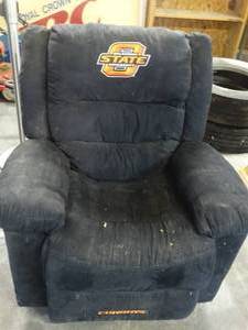 lot 1411 image: OSU recliner