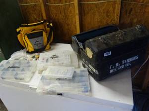 lot 1421 image: Large lot of fishing tackle