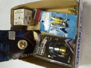 lot 1434 image: Lot of assorted house hardware