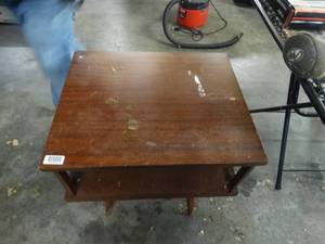 lot 1440 image: Vintage lamp table