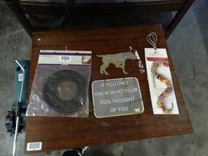 lot 1442 image: Dog wall decor & misc.