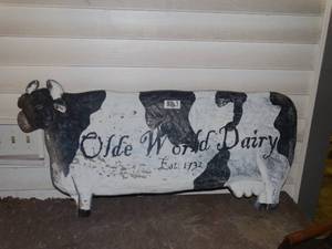 lot 1448 image: Olde World Dairy Cow wall decor