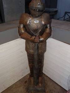 lot 1452 image: 5 ft metal suit of armor