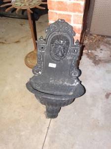 lot 1456 image: Metal wall mount planter