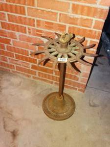 lot 1457 image: Vintage metal stand