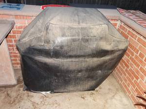 lot 1458 image: Very nice bbq propane grill w side burner & cover