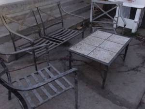 lot 1471 image: Aluminum outdoor patio set- loveseat 2 chairs & coffee table