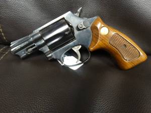 lot 1003 image: Taurus .38 special snub nose revolver- wood grips 5 shot