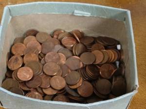 lot 1009 image: Box of assorted pennies
