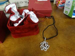 lot 1010 image: Affinity diamond pendant necklace w box