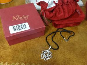 lot 1011 image: Affinity diamond pendant necklace w box