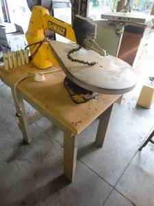 lot 1498 image: DeWalt DW788 20 scroll saw w stand