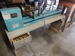 lot 1500 image: Cummins wood lather w stand & lathe tools