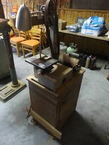lot 1502 image: Delta sandergrinder machine on stand