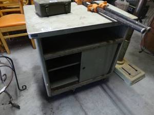 lot 1506 image: Work table w storage