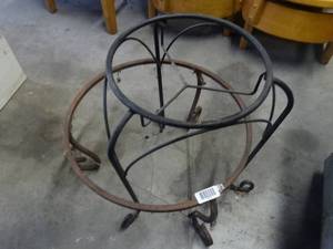 lot 1514 image: 2 metal planter stands
