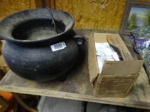 lot 1516 image: Soup warmer & box of fryer cleaner