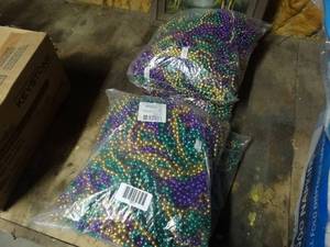 lot 1517 image: 40 dozen Mardi-Gras beads