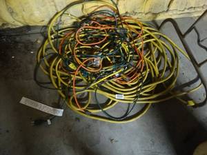 lot 1526 image: Assorted extension cords