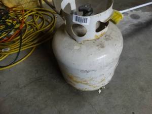 lot 1527 image: Propane tank feels full