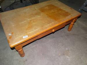 lot 1539 image: Wood coffee table