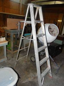 lot 1542 image: 6 ft aluminum ladder