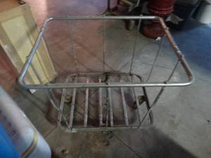 lot 1557 image: Metal laundry cart