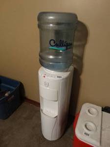lot 1563 image: Bottle water dispenser