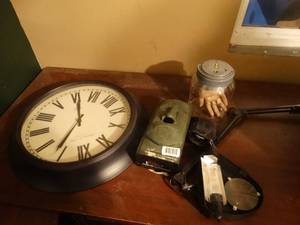 lot 1572 image: Lot of various home decor