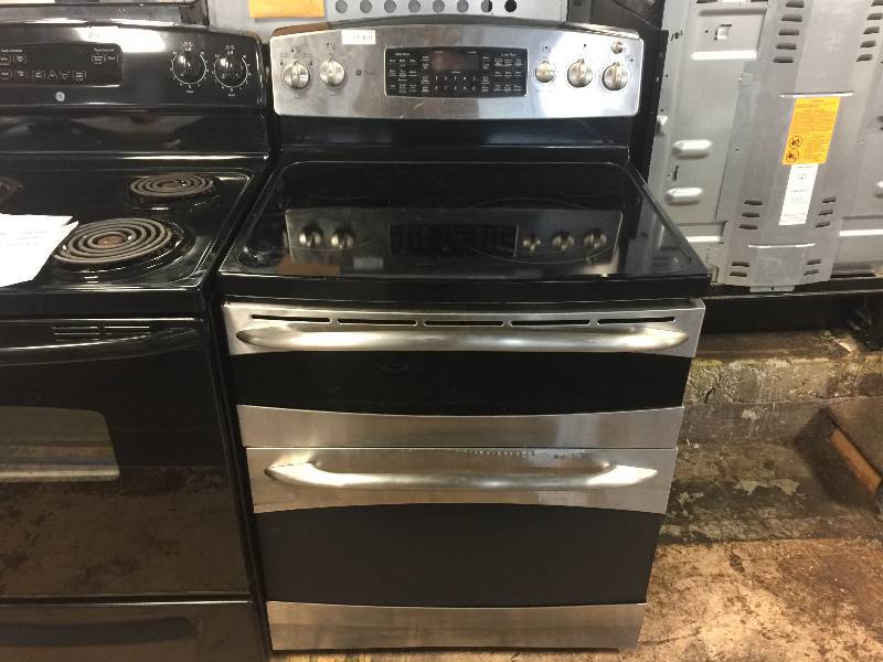 lot 8066 image: DOUBLE OVEN