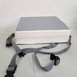 lot 2524 image: Chair Cushion, Unknown Make, 12.5�12.5