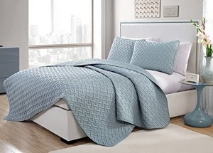 lot 30410 image: VCNY Home Nina Bedding Collection Luxury Premium Ultra Soft Quilt Coverlet, Comfortable 3 Piece Set, Modern Geometric Design For Home Hotel Decor, King, Blue