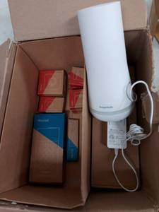 lot 40357 image: Simplsafe base station with wireless key pad , key fob, panic button, motion sensor, 6 entry sensors