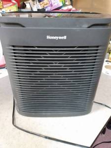 lot 42552 image: Honeywell Air purifier