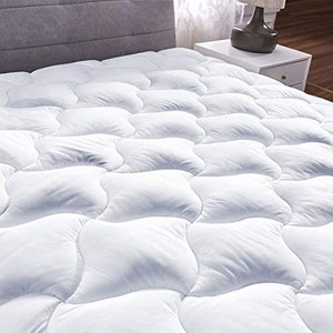 lot 47947 image: Mattress Pad Cover