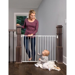 lot 7318 image: Regalo Extra Wide 2 in 1 StairwayHallway Safety Gate
