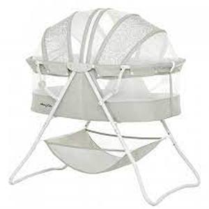 lot 7329 image: Dream on Me Bassinet