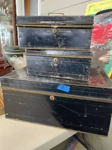 lot 3 image: Large and medium Bankers boxes, metal. QTY 3
