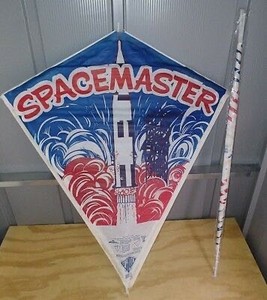lot 5 image: Vintage Topflite Kite, Space master.