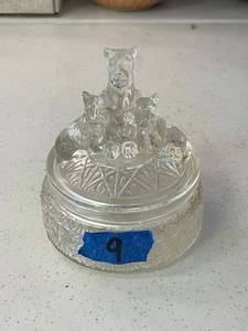 lot 9 image: Scottie dog powdertrinket box, Glass. no chips or cracks