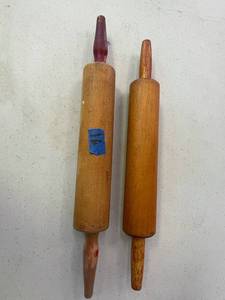lot 16 image: Vintage wood rolling pins, red handle, plain.