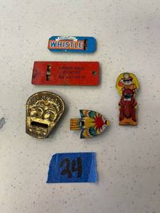 lot 24 image: Mini Vintage tin whitslers- circus ringman with bear, bird, gold tone man face, blue and orange juice whistler, red diamond jubilee. QTY 5