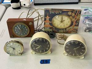 lot 35 image: Vintage alarm clocks, telechrom, electric General electric, baby ben, westclox wood frame. all but wind up work