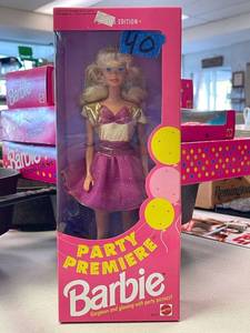 lot 40 image: Party premier Barbie NIB, 1992.