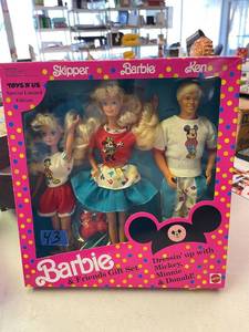 lot 43 image: Barbie & friends gift set, dressin up with mickey minnie and donald, NIB 1991